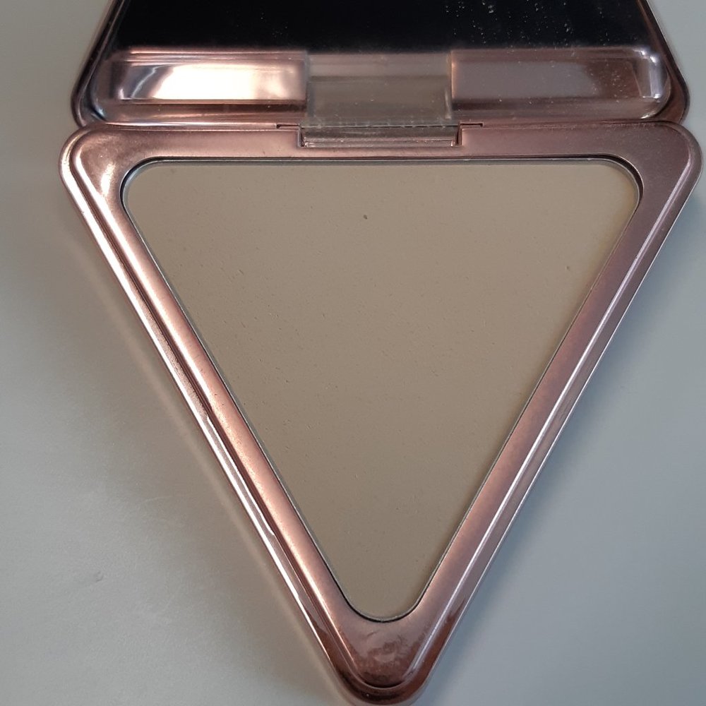 LYS Beauty Triple Fix Setting Powder Translucent - Picture 3 of 3